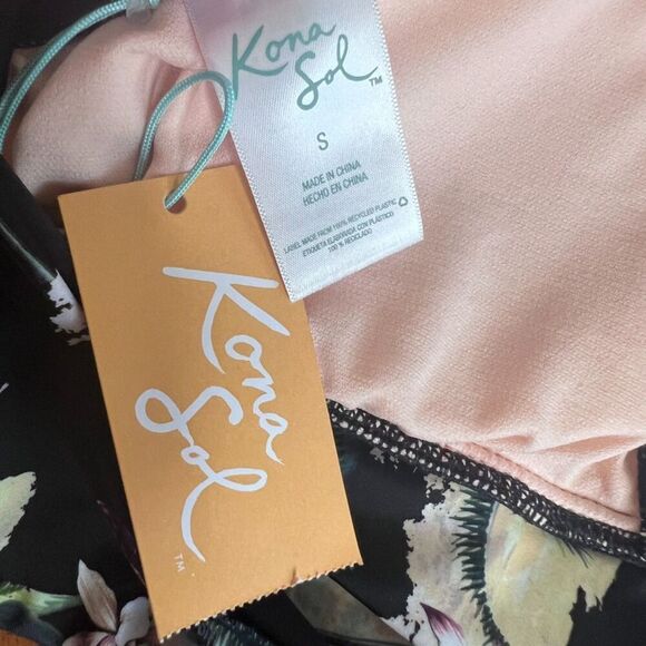 Kona Sol NWT Peak A Boo Band Tie Back Bikini Top Black Tropical Size S(4-6) - Picture 8 of 11